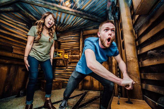 60 Minute Escape Game at Opry Mills - The guide and the hint style: when help arrives, it keeps you in the game